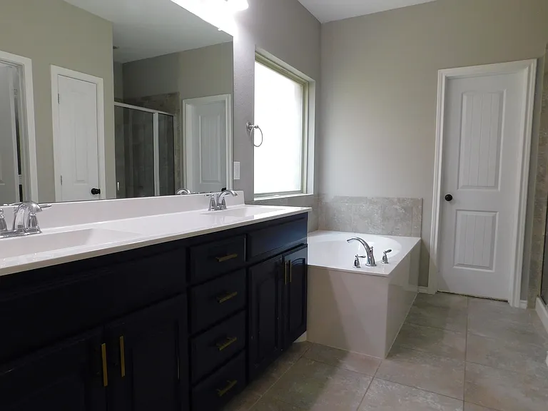 2401 Windhaven Dr — Photo 17
