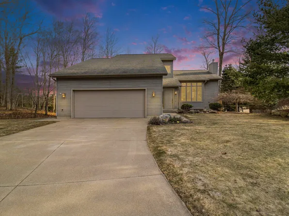 5386 W Riverside Ln, Ludington, MI 49431