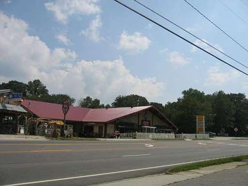 3rd image of 6772 Highway 441 N