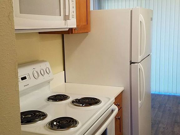 5th image of 13227 Ambaum Blvd SW APT 210