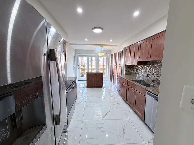 5900 Parenham Way — Photo 3