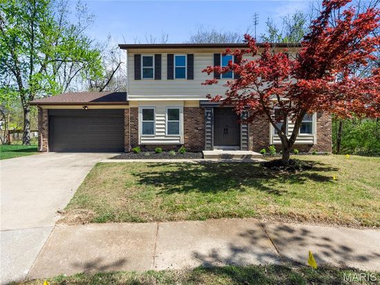 1802 Chelmsford Ct, Saint Louis, MO 63146