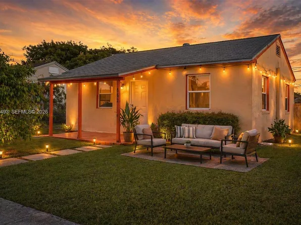 562 W 4th St, Riviera Beach, FL 33404