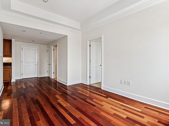 3rd image of 1701 Locust St #2111
