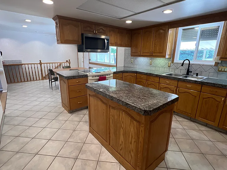 421 W 100 N — Photo 12