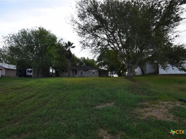 70 Fisher Rd, Port Lavaca, TX 77979
