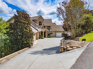 643 Crown Pointe Rd, La Follette, TN 37766
