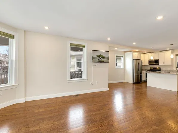 58-60 Thorndike St #1, Arlington, MA 02474