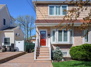 101 Ridgecrest Ave, Staten Island, NY 10312