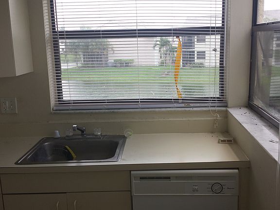 3rd image of 950 Constitution Dr APT E