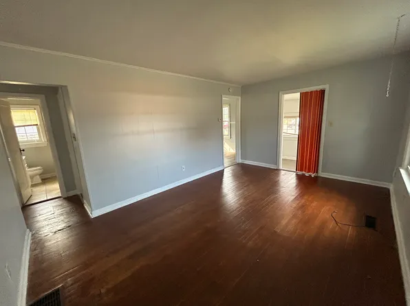 1 Laurel Dr, Hampton, VA 23669