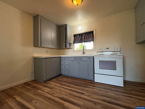 5th image of 270 Gwinn St W