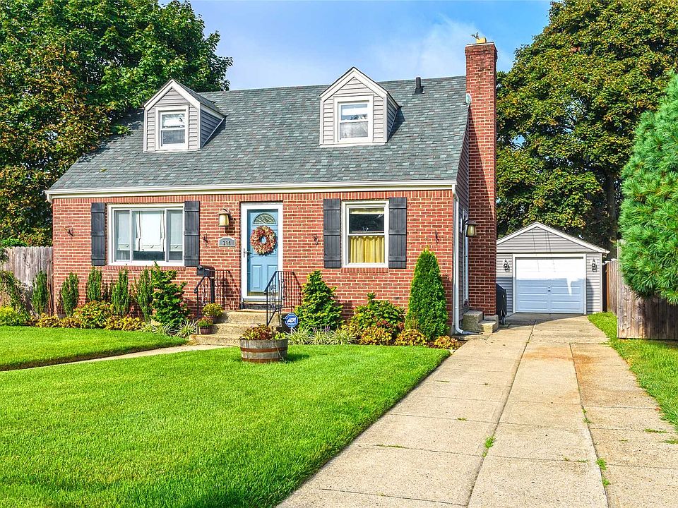 1st image of 394 Emerson Pl