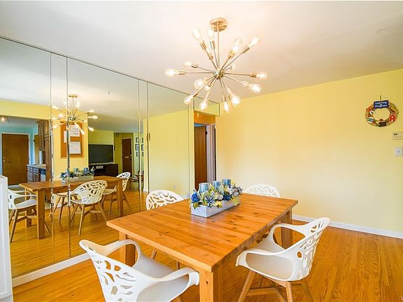 3rd image of 37 Woodmere Dr