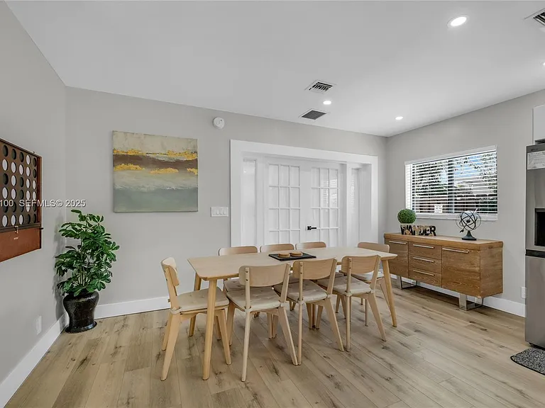 1204 NE 7th St — Photo 8