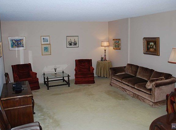 4th image of 300 Winston Dr APT 1412