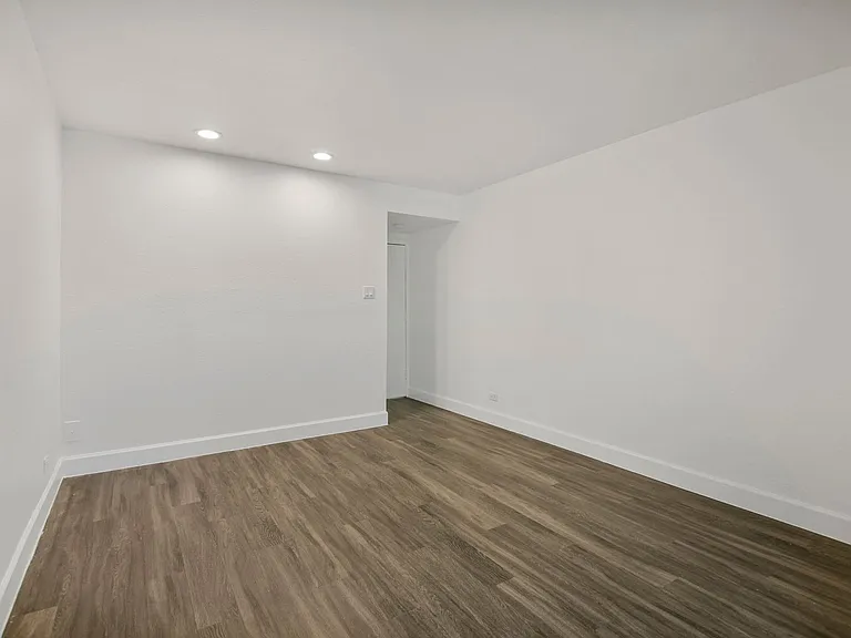 The Westfort at Broadway — Photo 18