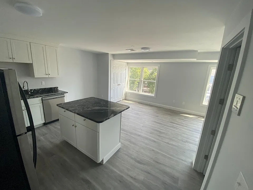 57 Wharf St #2E
