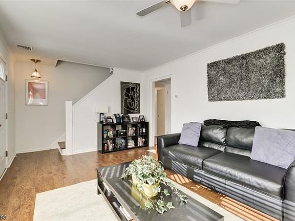 3rd image of 127 Bergen Ave
