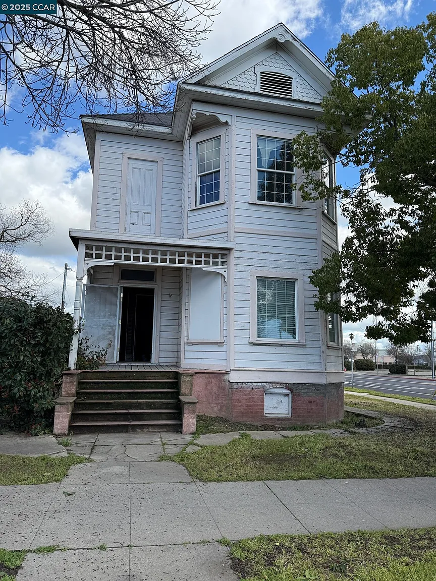 161 S 3rd Ave photo 1