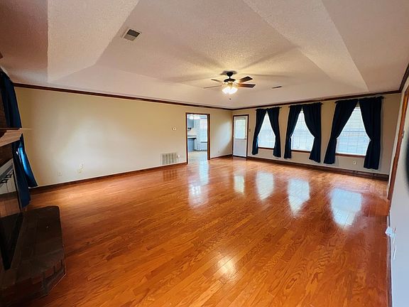 4th image of 524 Fair Oaks Cir