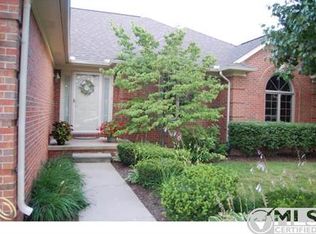 20120 Ballantrae Dr, Macomb, MI 48044