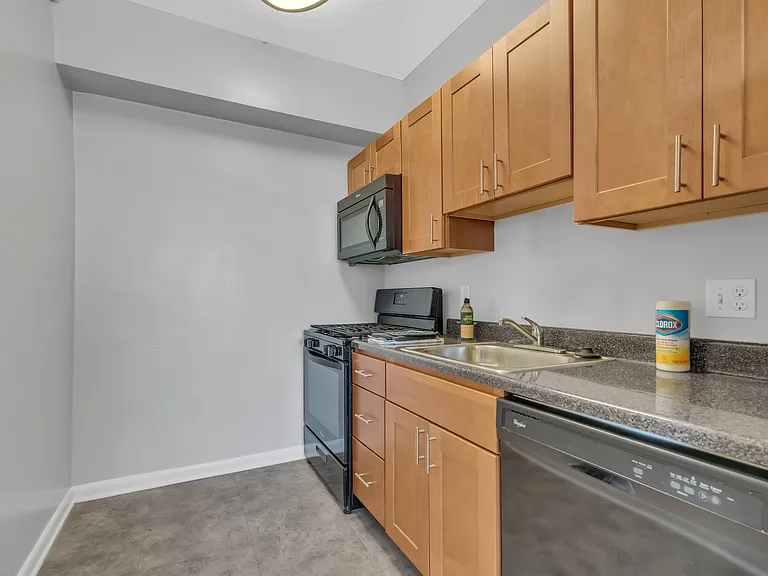 The Glenwood Apartments — Photo 18