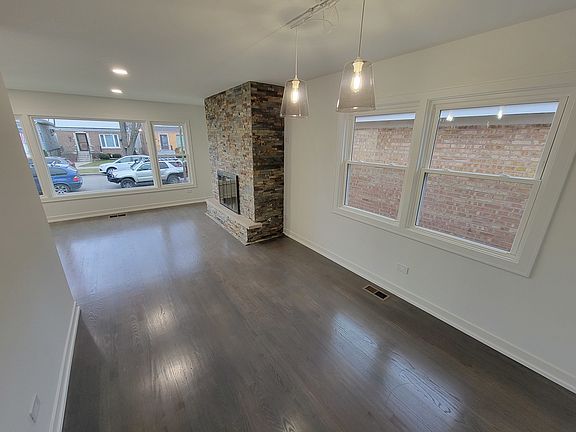 4th image of 3228 N Ottawa Ave