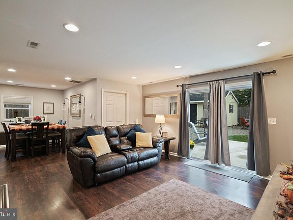 3rd image of 44 Noblewood Ln