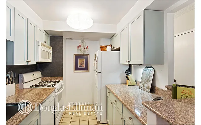 Sold by Douglas Elliman | media 17