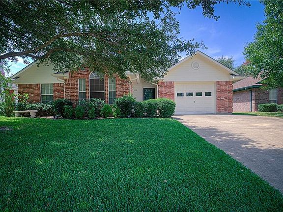 2nd image of 903 Oak Dr