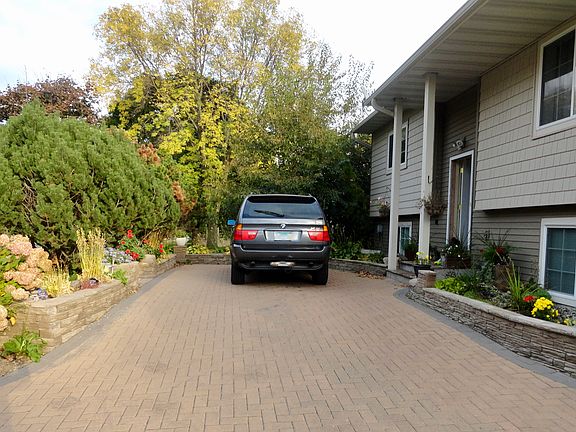 2nd image of 650 Larpenteur Ave E