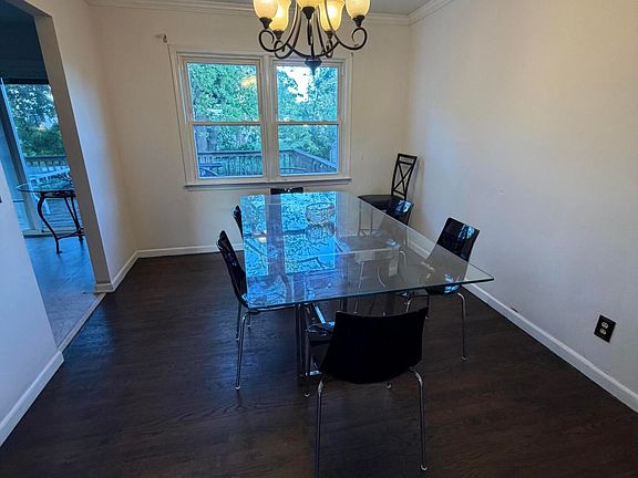 4th image of 6 Roslyn Dr