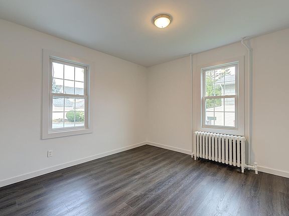 5th image of 31 Minetta Ct Floor 1