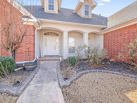 2nd image of 2575 Forest Vw