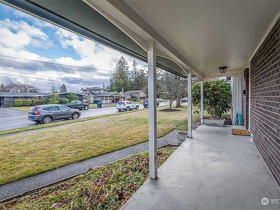 5th image of 201 Claremont Pl