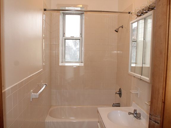5th image of 45 Newkirk St APT 104