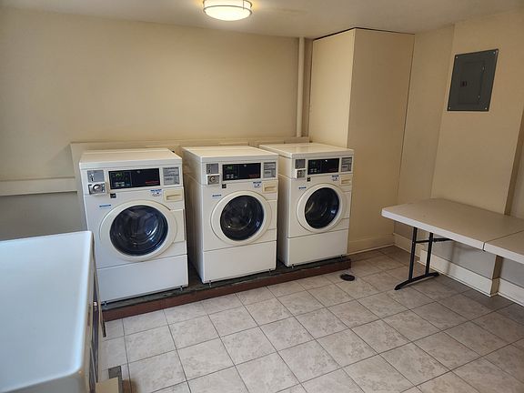 5th image of 4116 12th Ave NE #1B-1Ba-400Sqft