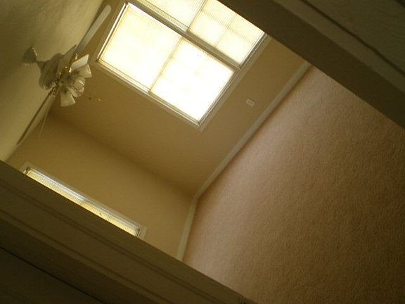 5th image of 903 W 20th St