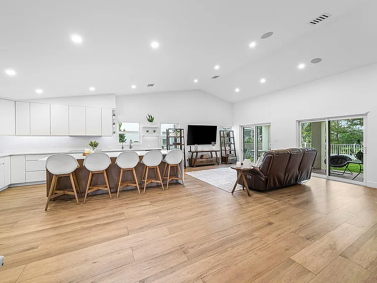 2721 Neaton Ct — Photo 6