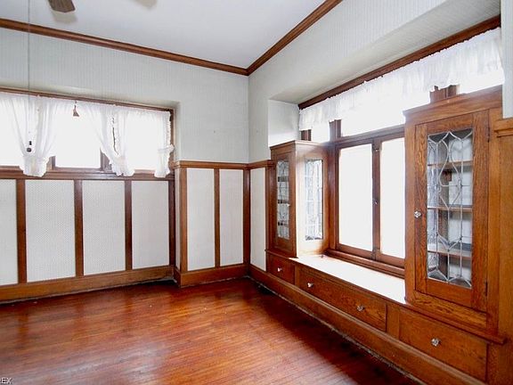 5th image of 1261 Andrews Ave