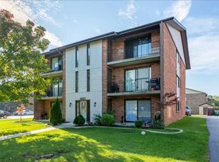 9941 Shady Ln, Orland Park, IL 60462