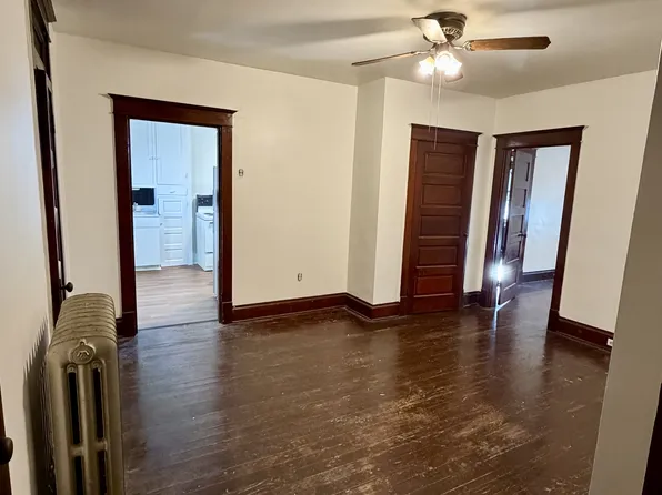 120 N 4th St APT A, Youngwood, PA 15697