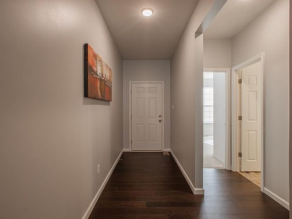3rd image of 38 Huntleigh Park Ct
