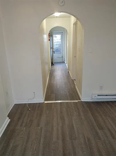 Building Photo - 1118 Victory Blvd #A