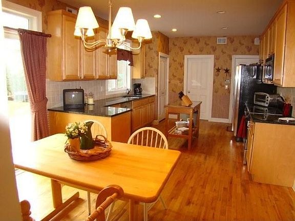 Kitchen with breakfast area
