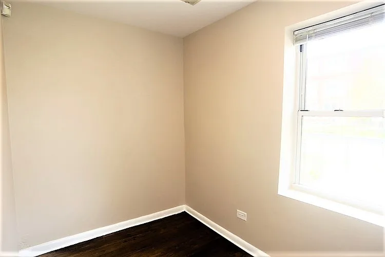 3517-21 W Grace St #1W — Photo 9