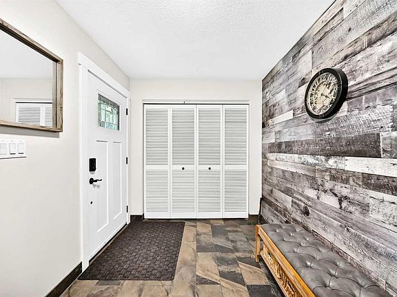 4th image of 204 E Midridge Cres SE