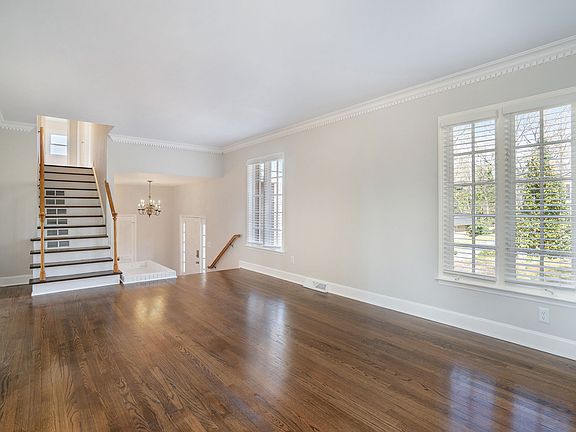 4th image of 1405 Nottingham Dr