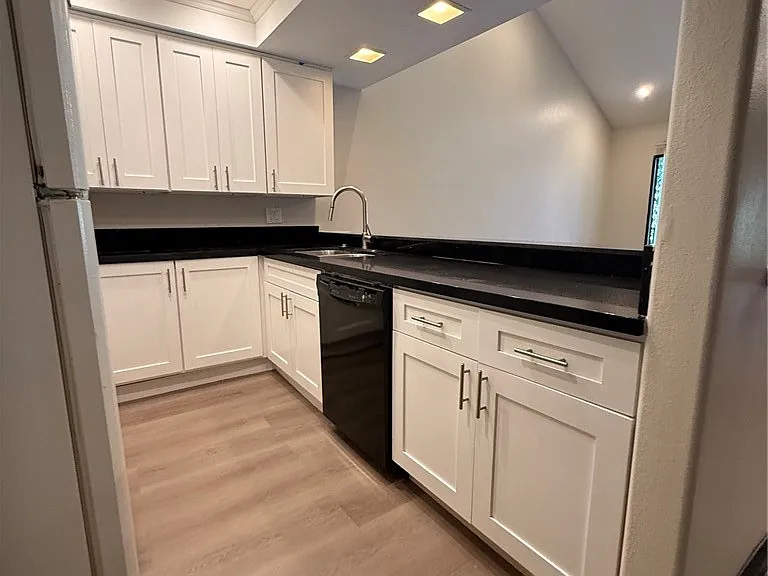 300 S Prospectors Rd — Photo 10